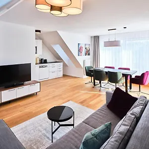 Myfavorit - Spacious Next To Puplic Transport U1 Direct Connection To Citycenter Apartment Vienna