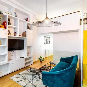 Disponible - - Equipped Souplex - From 1 To 6 Guests Apartment Paris