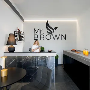 Mr Brown And Πανσιόν Ρώμη